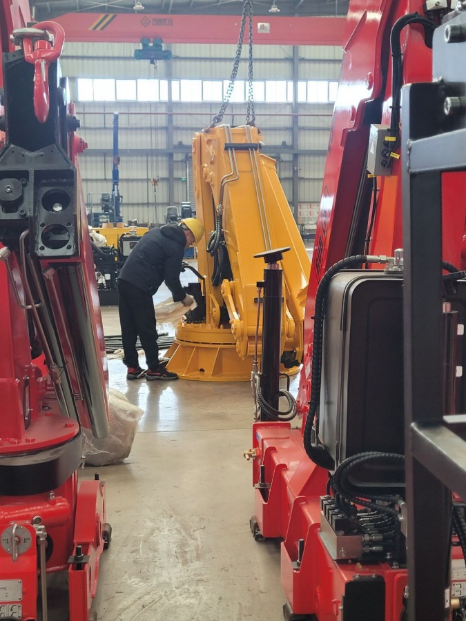 Завод по изготовлению КМУ BOB-LIFT: взгляд изнутри.